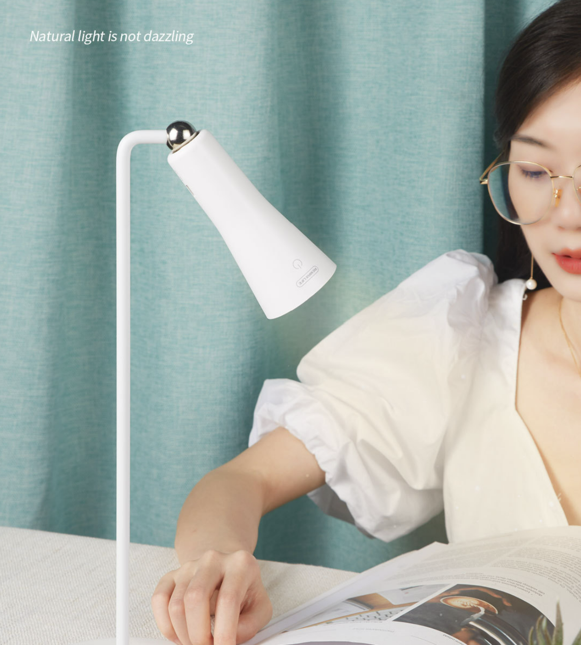 Đèn LED Làm Việc Chống Cận Thông Minh Cao Cấp Remax RT-E710 Thiết Kế Sang Trọng - Hàng Chính Hãng