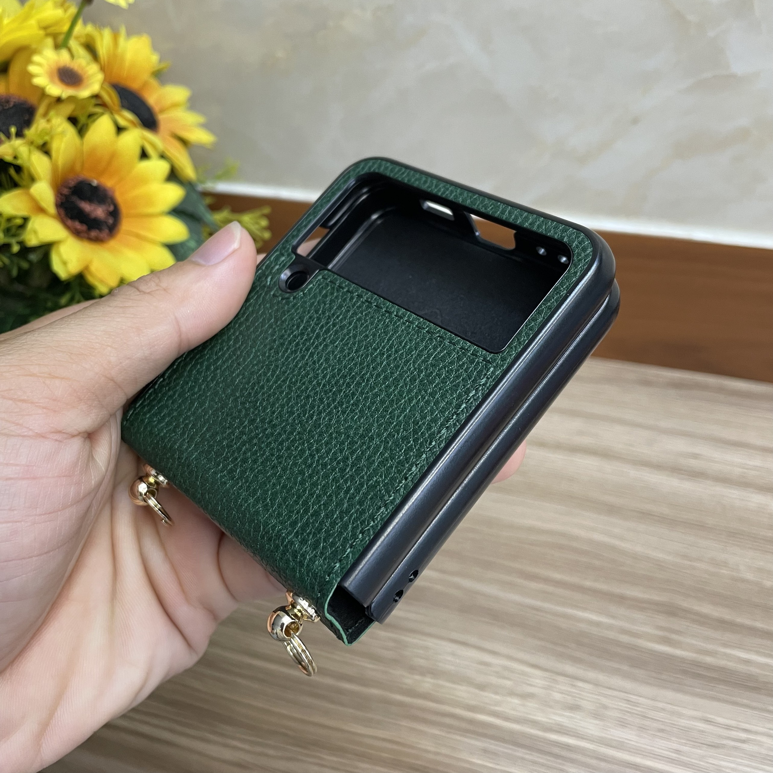 Ốp lưng dành cho Galaxy Z Flip4 Likgus da kèm dây đeo- Hàng chính hãng
