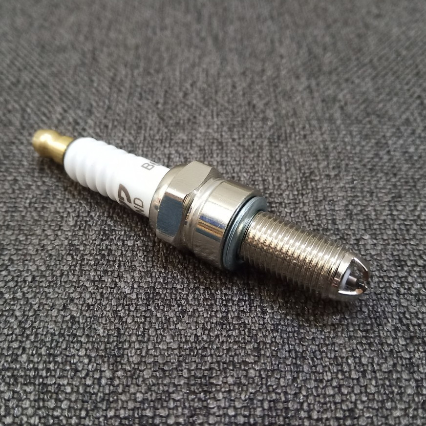 Bugi 3 chấu gắn xe ta ga yamaha HONDA SYM SUZUKI,gắn được các dòng xe tay ga luôn...