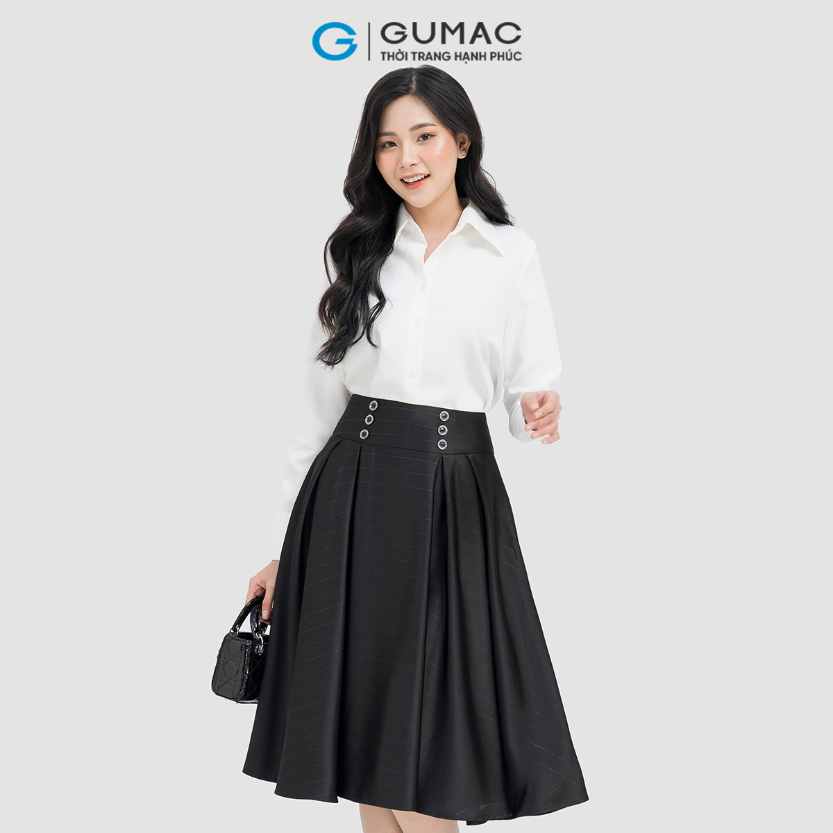 Chân váy xòe đính nút Gumac VD04056