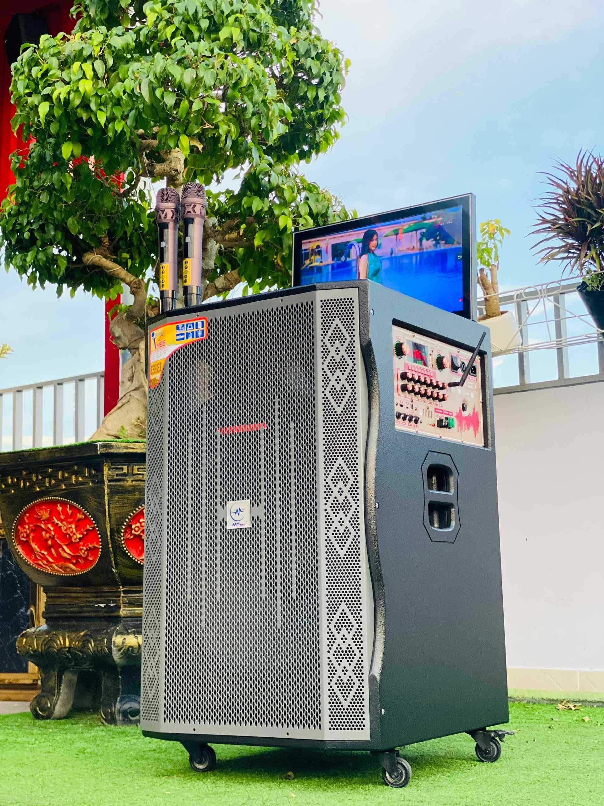 HÀNG CHÍNH HÃNG | Loa Kéo Màn Hình Karaoke 19inch MTMAX BK01 Pro -  Bass Siêu Trầm 45cm , 3 Đường Tiếng Cao Cấp, Âm Thanh Đỉnh Cao, Đi Kèm 2 Micro Không Dây Cao Cấp Chính Hãng Bảo Hành 12 Tháng
