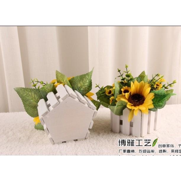 Hàng rào ngũ giác kèm hoa hướng dương