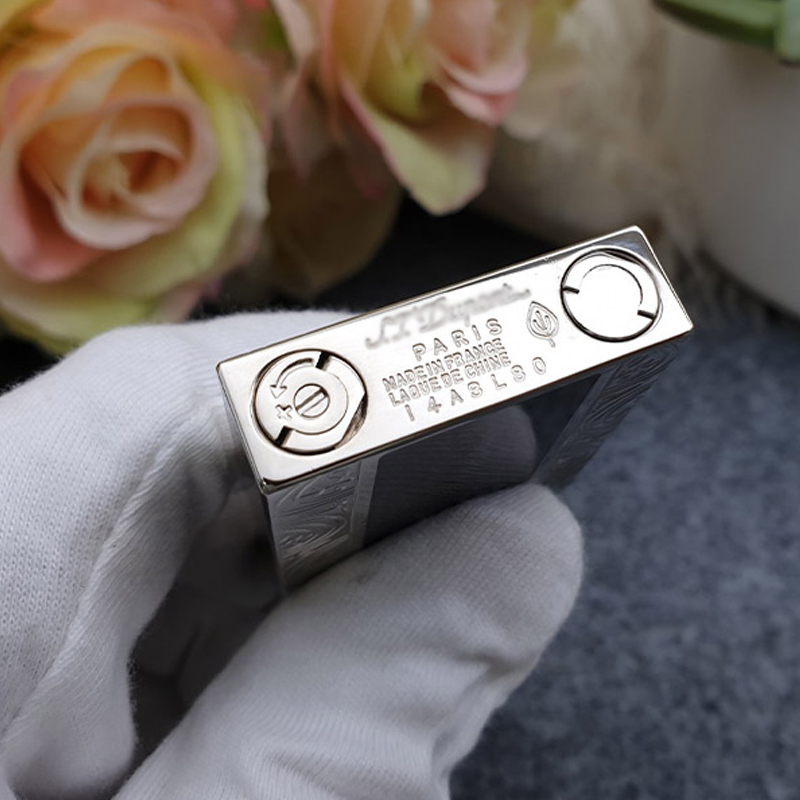 Hộp Quẹt Bật Lửa Ga Đá D31 Họa Tiết Nền Đen Cạnh Viền Khắc Hoa Văn Cổ Điển