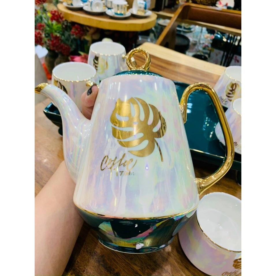 BỘ ẤM CHÉN KÈM KHAY VÀ GIÁ TREO CỐC HỌA TIẾT CHIẾC LÁ MÀU TRẮNG XANH ÁNH TRAI