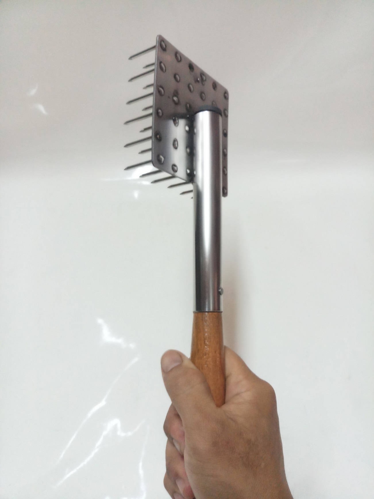 CÂY XĂM DA HEO LỚN TAY CẦM NGANG CÁN GỖ.