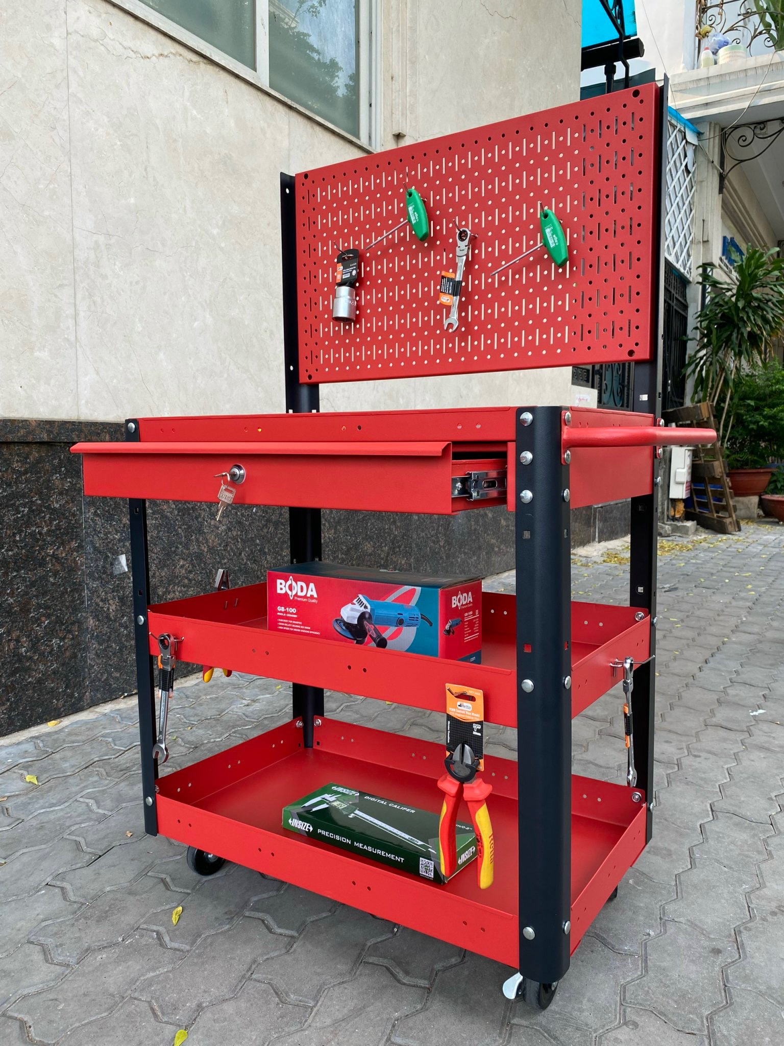 Xe đẩy 3 ngăn 1 hộc kéo vách lưới màu đỏ
