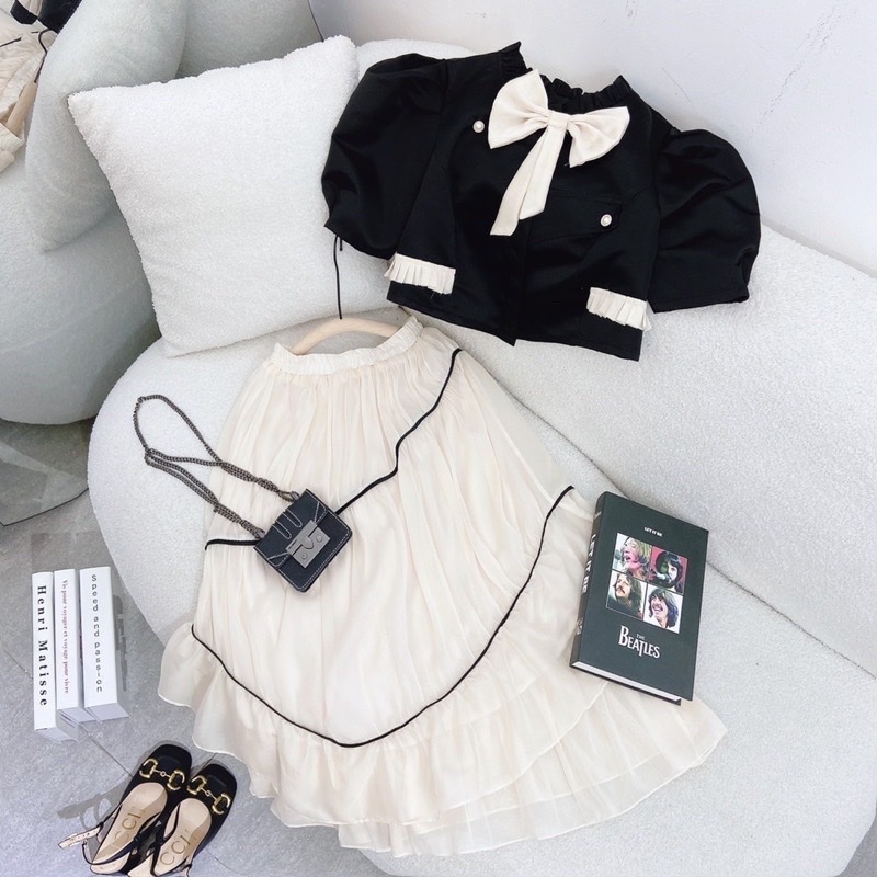 Set áo croptop đen phối nơ cổ và chân váy midi màu be xinh công sở dự tiệc