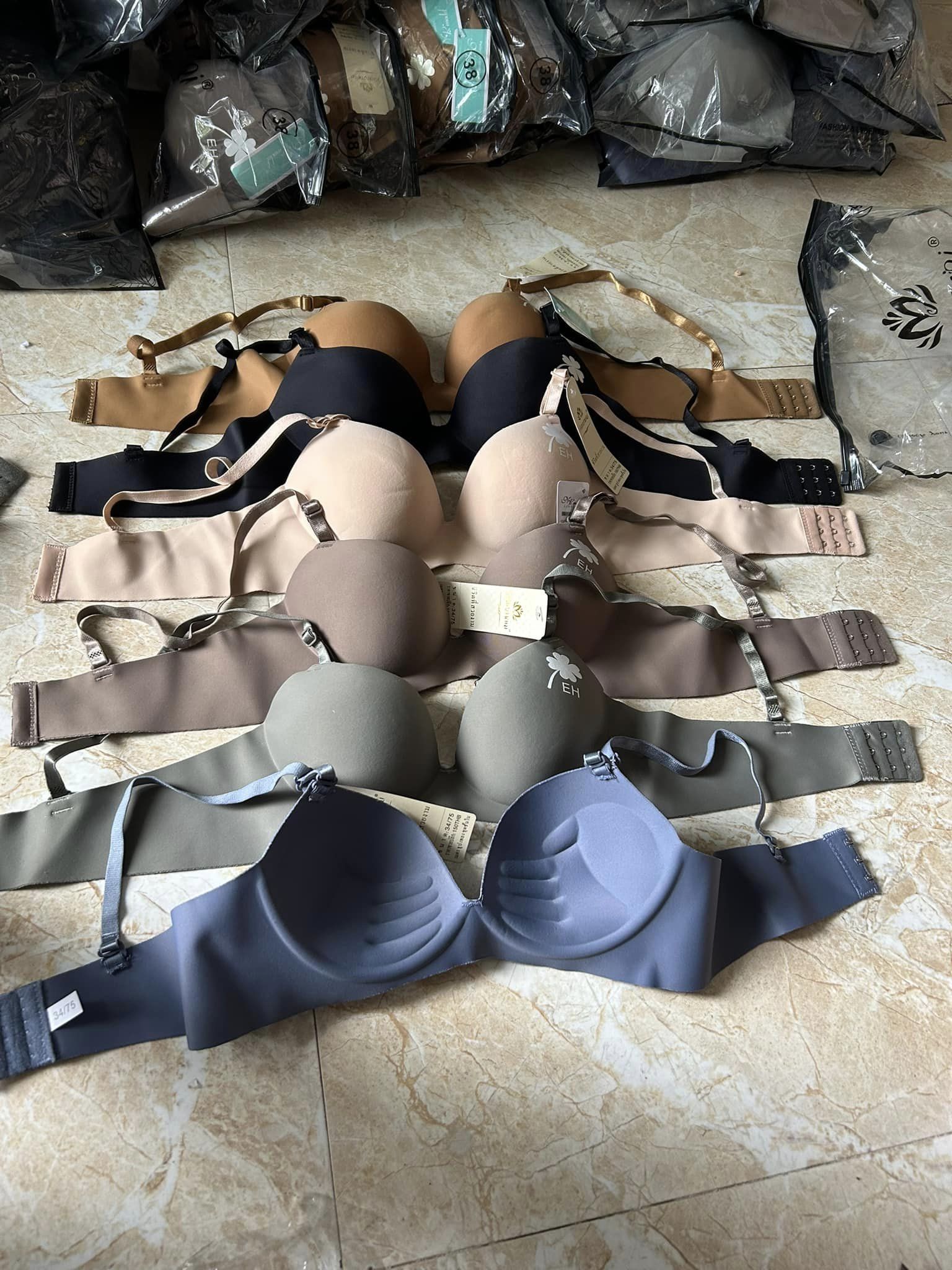 Combo 3 áo cao cấp, thiết kế độc quyền, họa tiết cỏ 4 lá, không gọng, nâng đẩy 2,5p