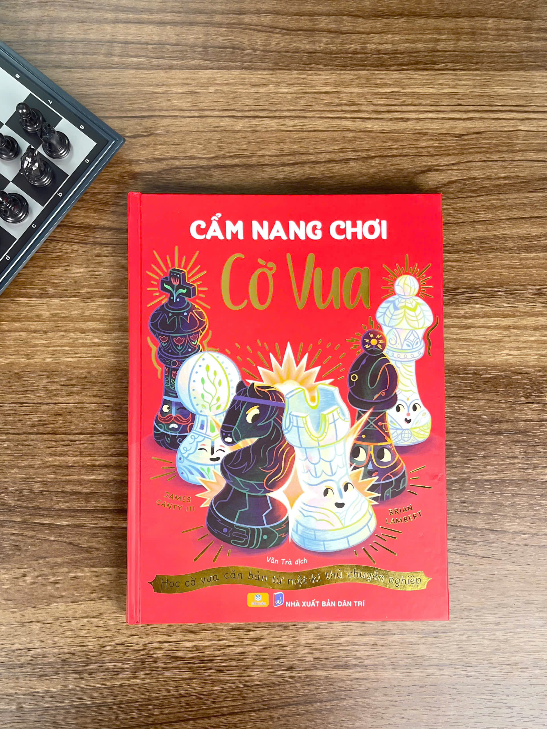 Sách - Cẩm Nang Cờ Vua - Học cờ vua căn bản từ một kì thủ chuyên nghiệp - ndbooks