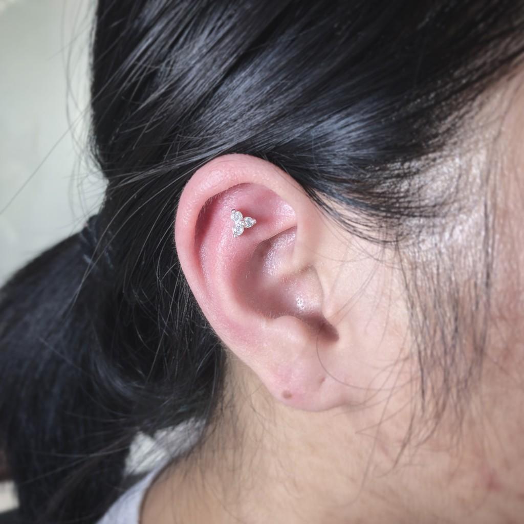 Khuyên hoa ba đá S925 LANN