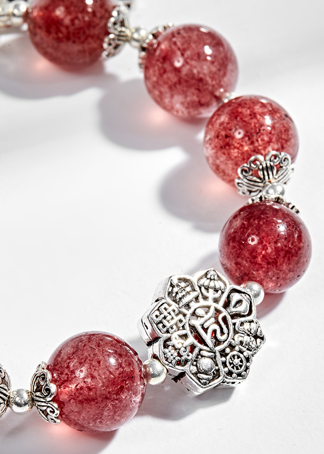 Vòng tay thạch anh dâu phối bát bảo cát tường Ngọc Quý Gemstones