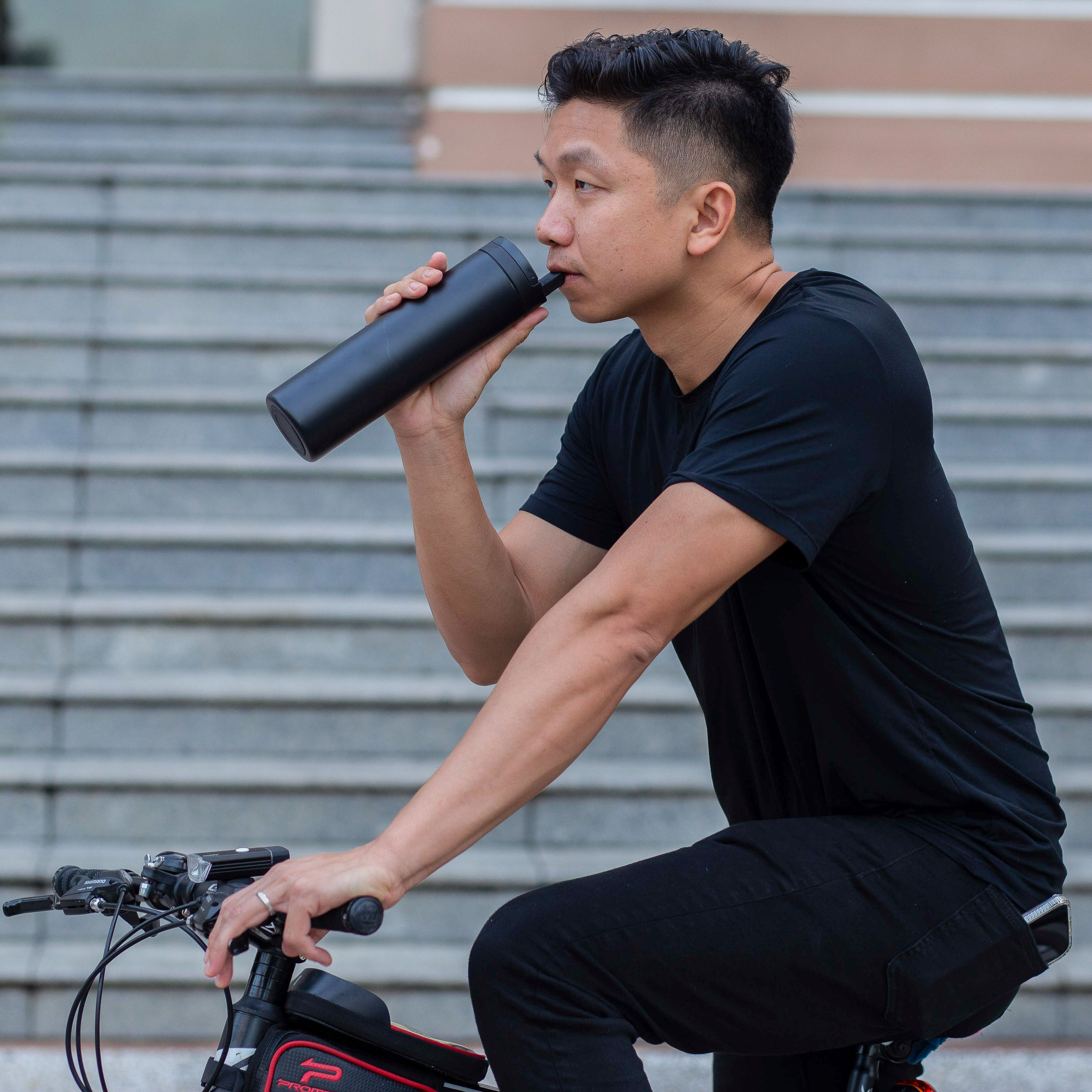 Bình Giữ Nhiệt Elemental Iconic Sport Màu Trơn 590Ml - Đen
