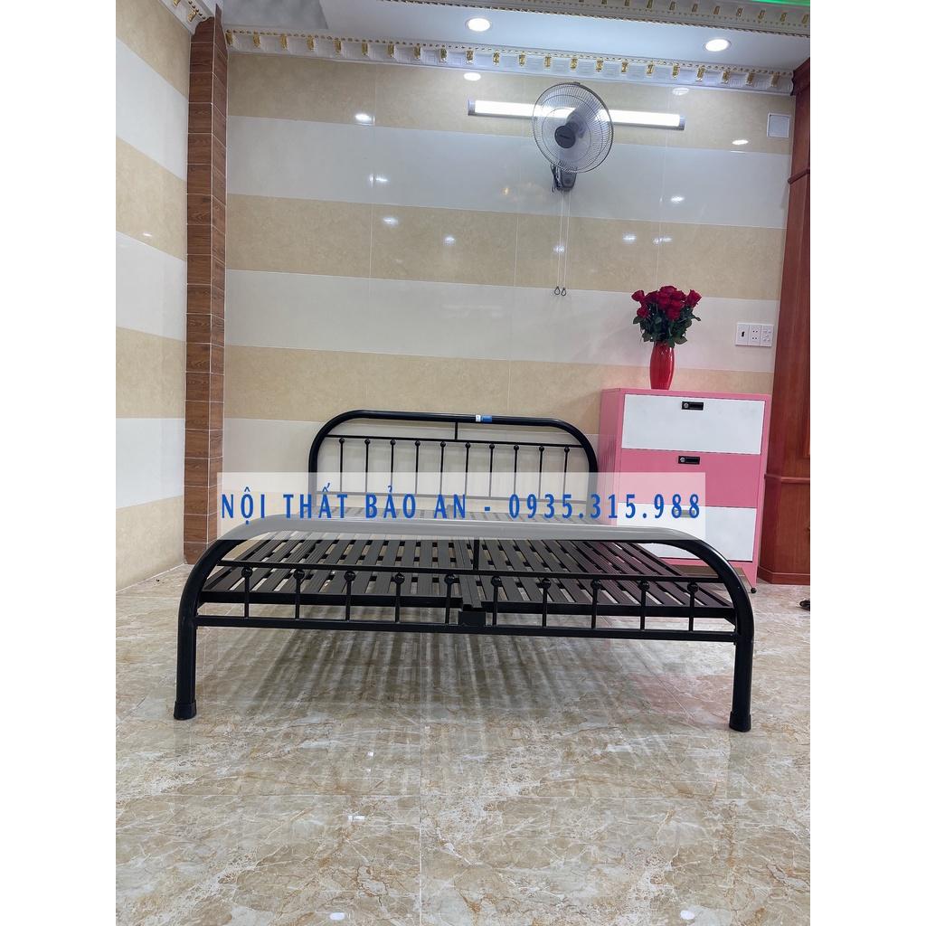 Giường sắt 1m4 x 2m đan chéo