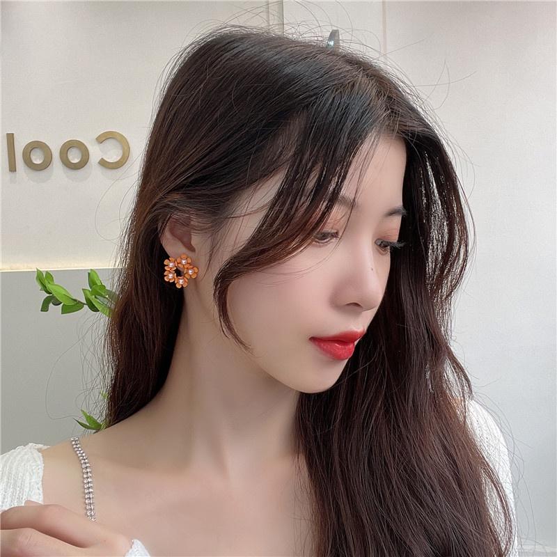 Bông tai nữ hoa nhí kết vòng thiết kế dễ thương phụ kiện trang sức