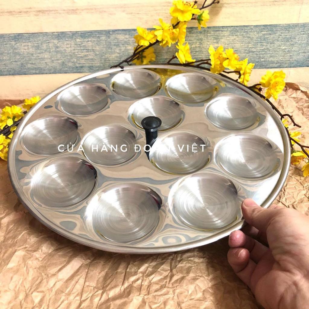 Khuôn Bánh Bò, Bánh Bèo - Inox tiện lợi có nút cầm chống nóng - Khuôn 12 Bánh size bánh lớn 7.5cm,đường kính khuôn 32 cm