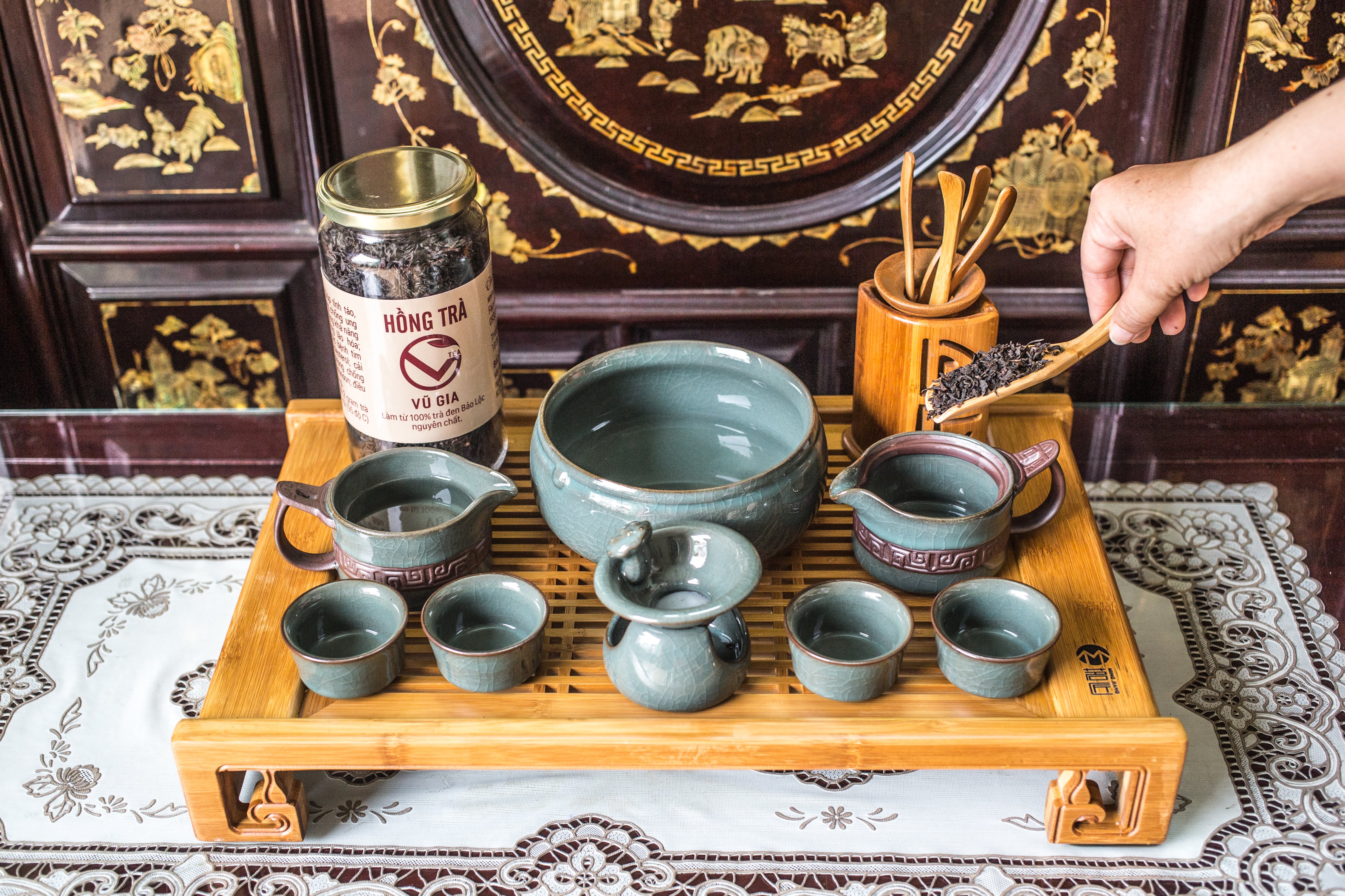 Combo Hồng Trà Cao Cấp 100g + Mật Ong Hoa Cà Phê 420g - Nguyên Chất Vũ Gia - Món Quà Cho Sức Khỏe