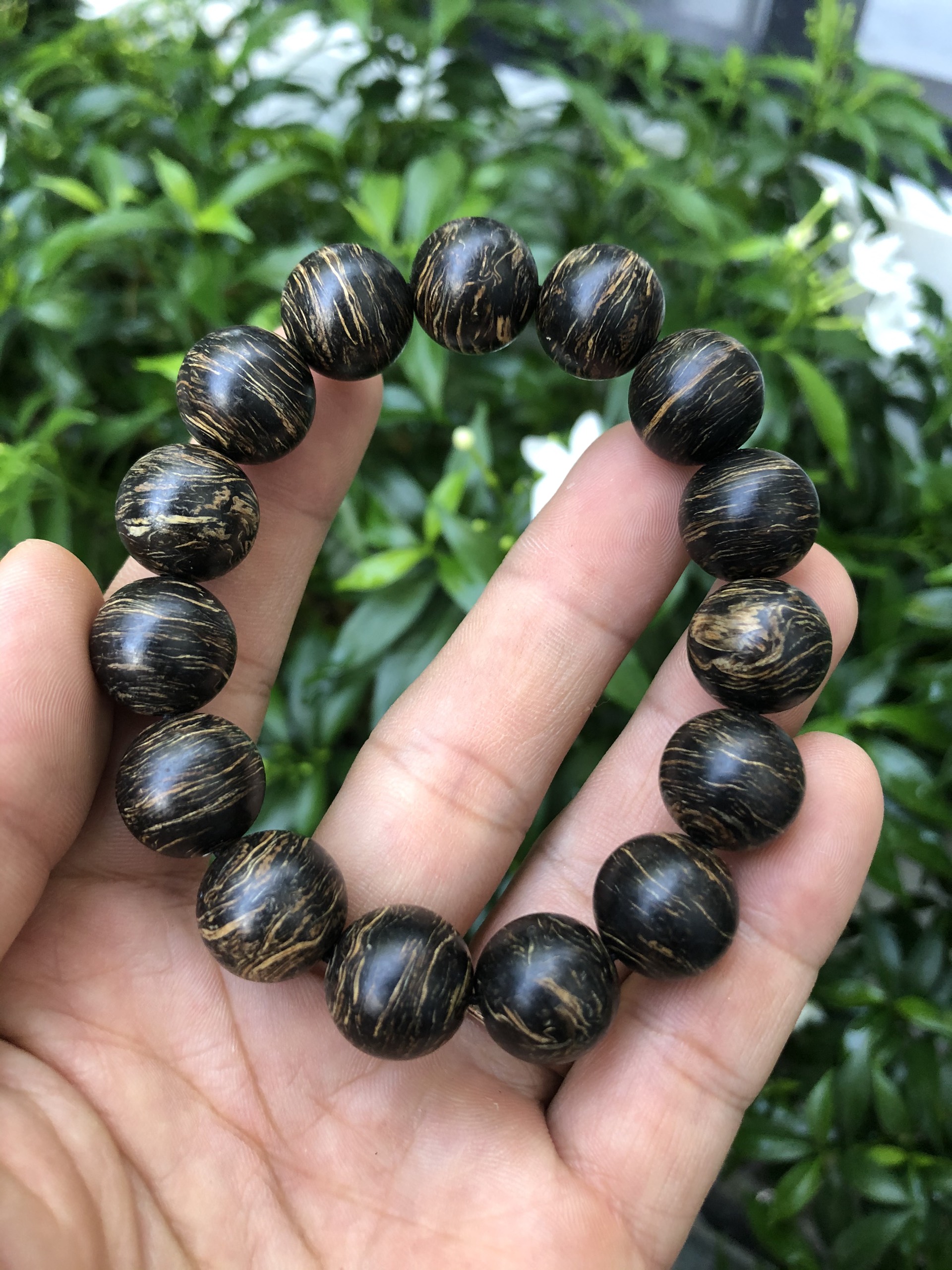 Vòng tay trầm sánh chìm tự nhiên vân xoáy