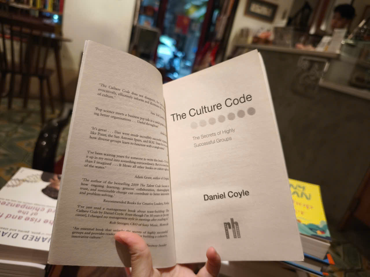 Sách - The Culture Code: The Secrets of Highly Successful Groups by Daniel Coyle - Business /Leadership in English