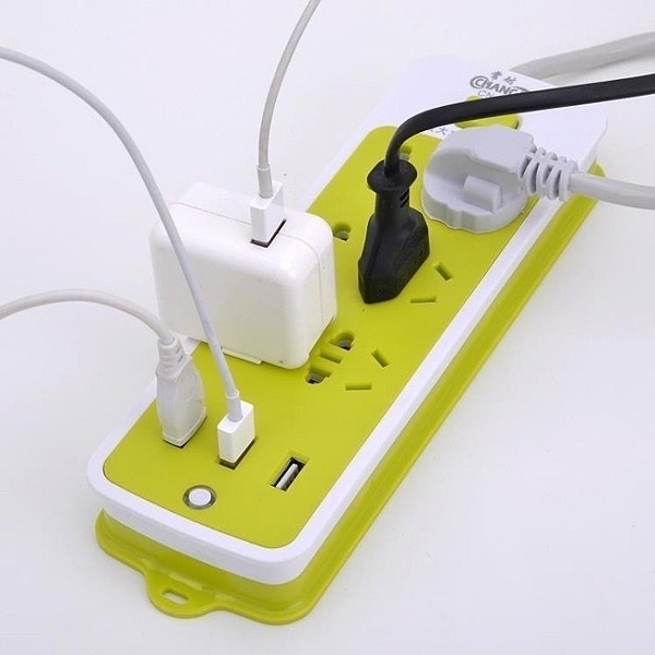 Ổ cắm điện đa năng chống giật có công tắc và đèn , gồm 9 lỗ cắm và 3 cổng USB thông minh rất tiện lợi
