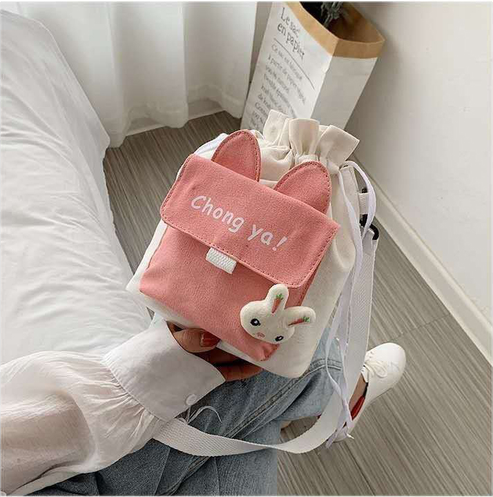 Túi đeo chéo nam nữ phong cách dễ thương  - BEE GEE DCTE1061