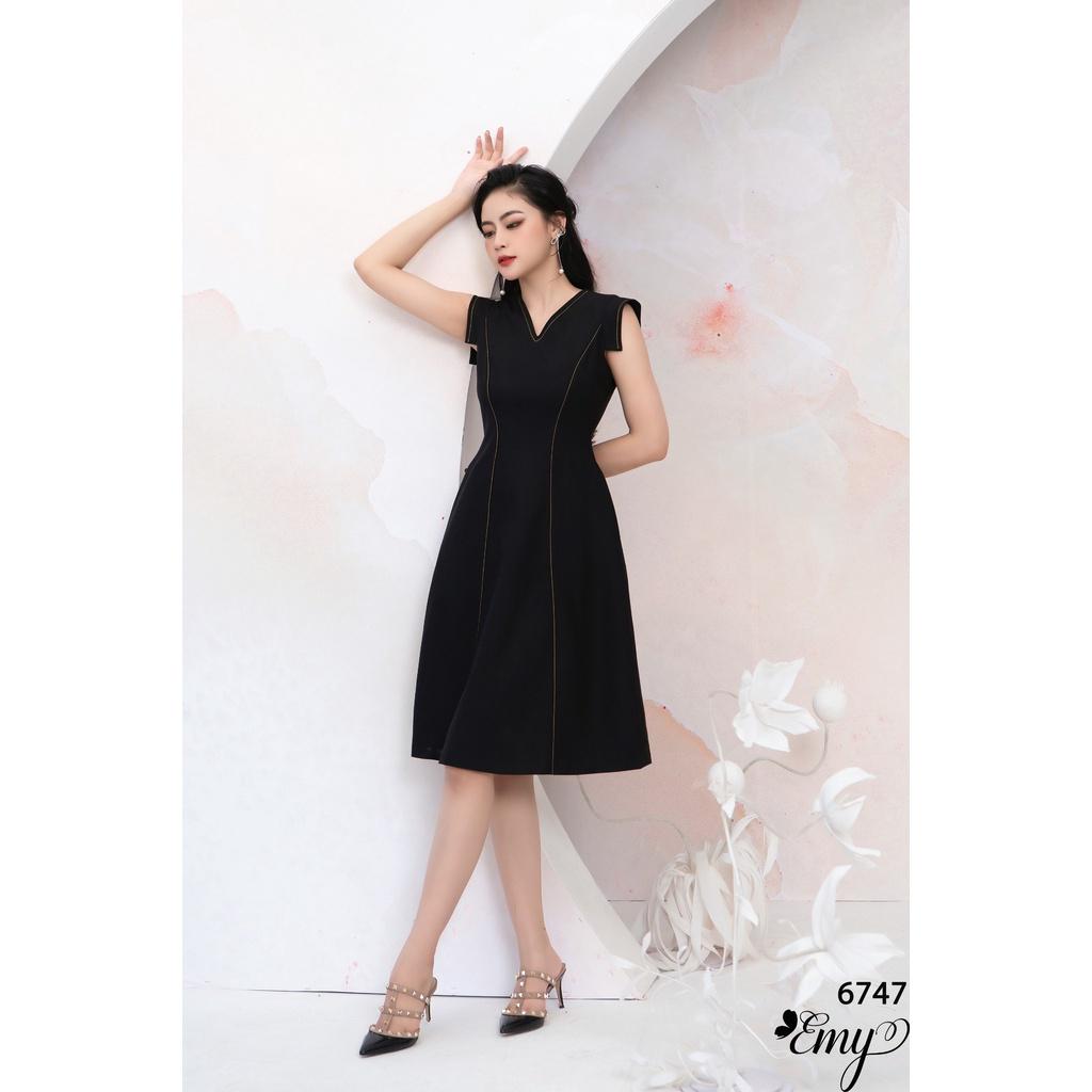 Đầm EMY EM6747 Xoè Trơn Cổ V