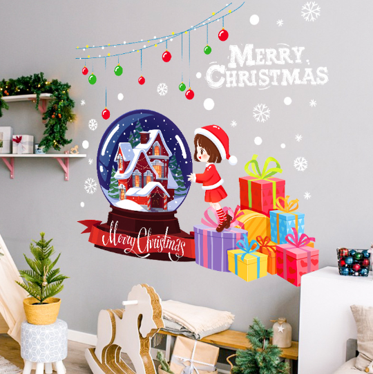 Decal trang trí Noel - Quả cầu pha lê và em bé nhỏ