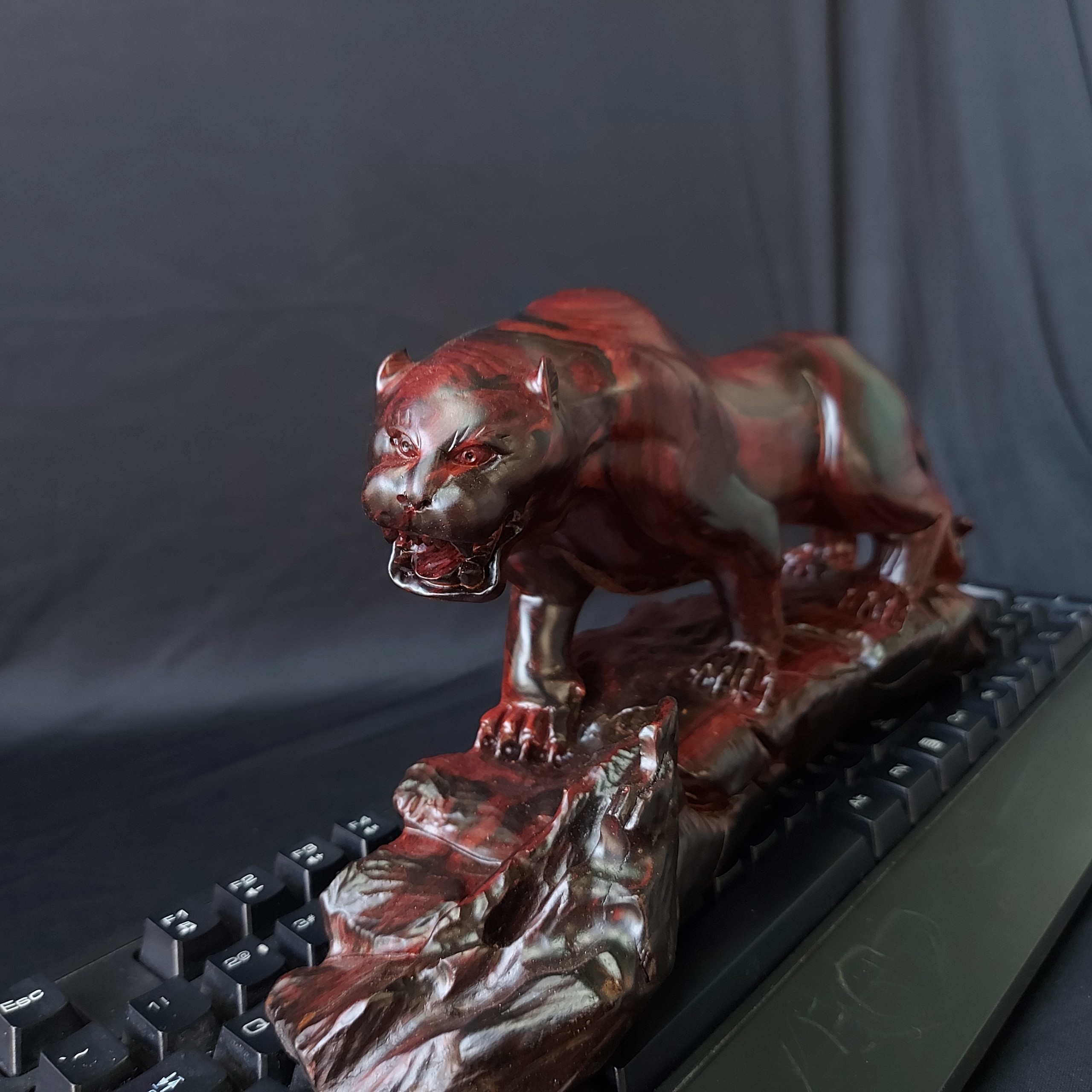 Tượng Con Báo bằng gỗ trắc - Hàng thủ công MB1