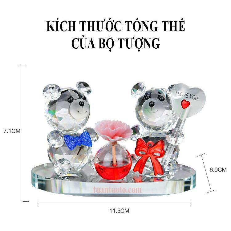 Cặp gấu pha lê và nước hoa xe ô tô