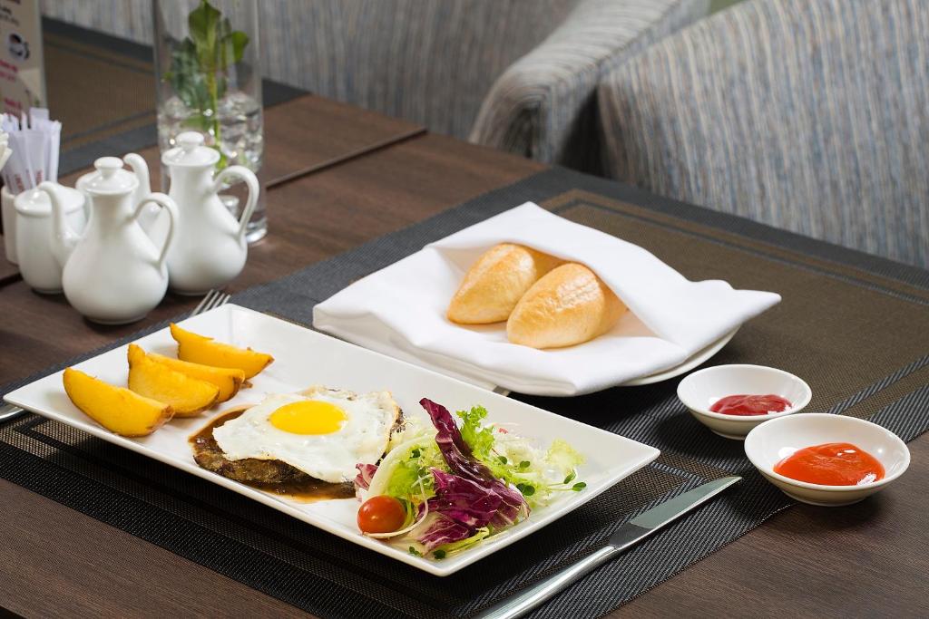 Combo 4N3D KS Liberty Central Hotel Nha Trang: VMB khứ hồi Hà Nội - Nha Trang + Phòng Tiêu Chuẩn + Ăn sáng