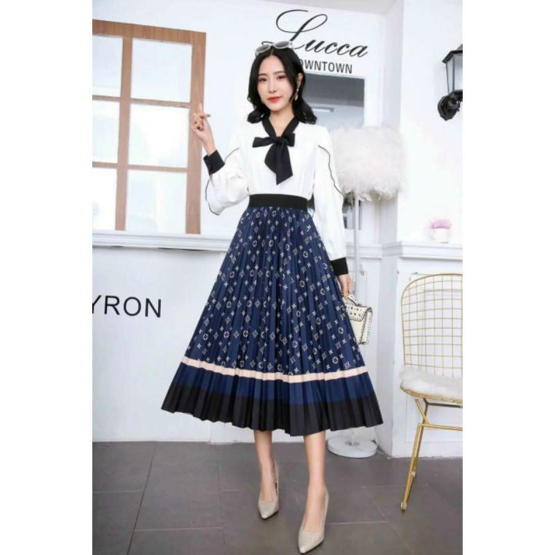 Chân váy xếp ly dáng dài họa tiết đẹp