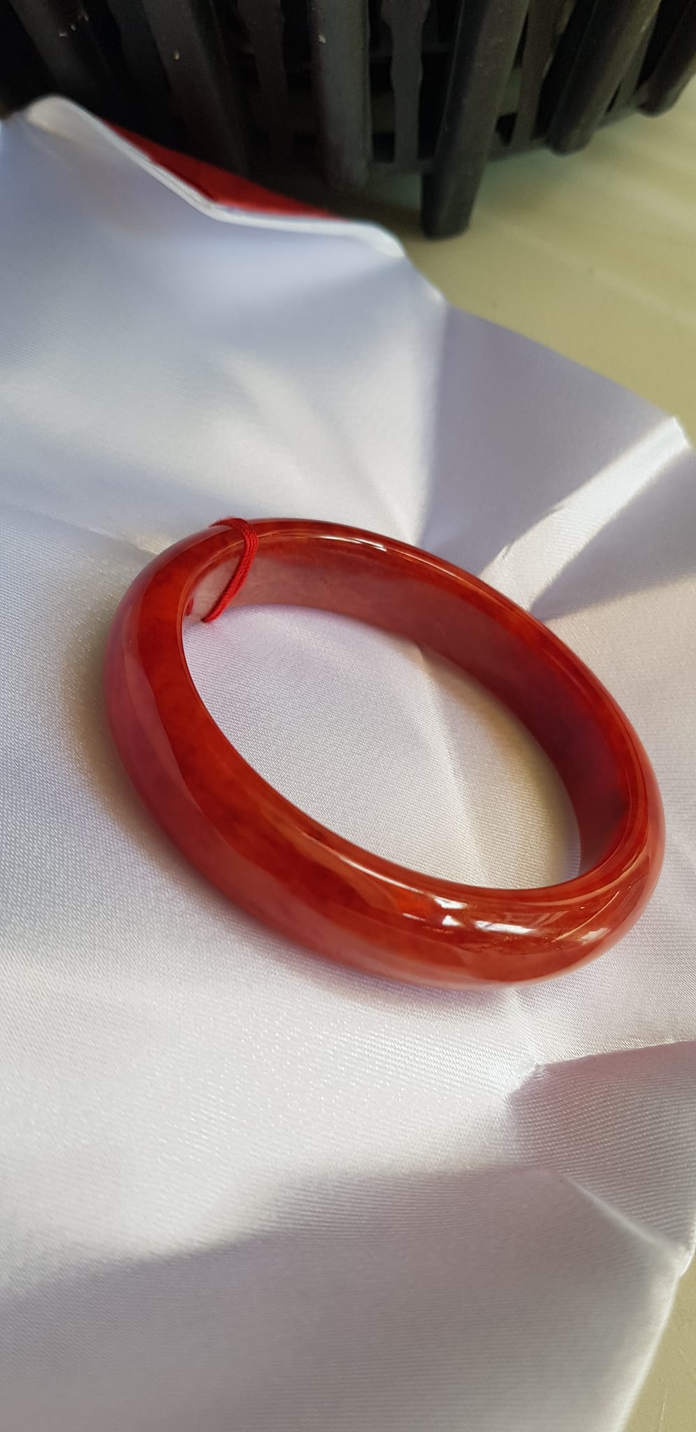 Vòng Cẩm Thạch mới Bản Hẹ Đỏ 62mm x cao 13,5mm x dầy 8,5mm màu đỏ bóng đều đẹp nữ mệnh hỏa mệnh thổ đeo hợp Nữ 68kg - 80kg đeo ạ