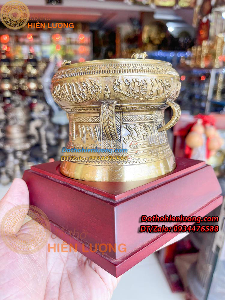 Quả Trống Đồng Đông Sơn Đế Gỗ Đường Kính 10cm Đẹp - Quà Tặng Và Vật Phẩm Trang Trí Để Bàn - Đồ Thờ Hiên Lượng