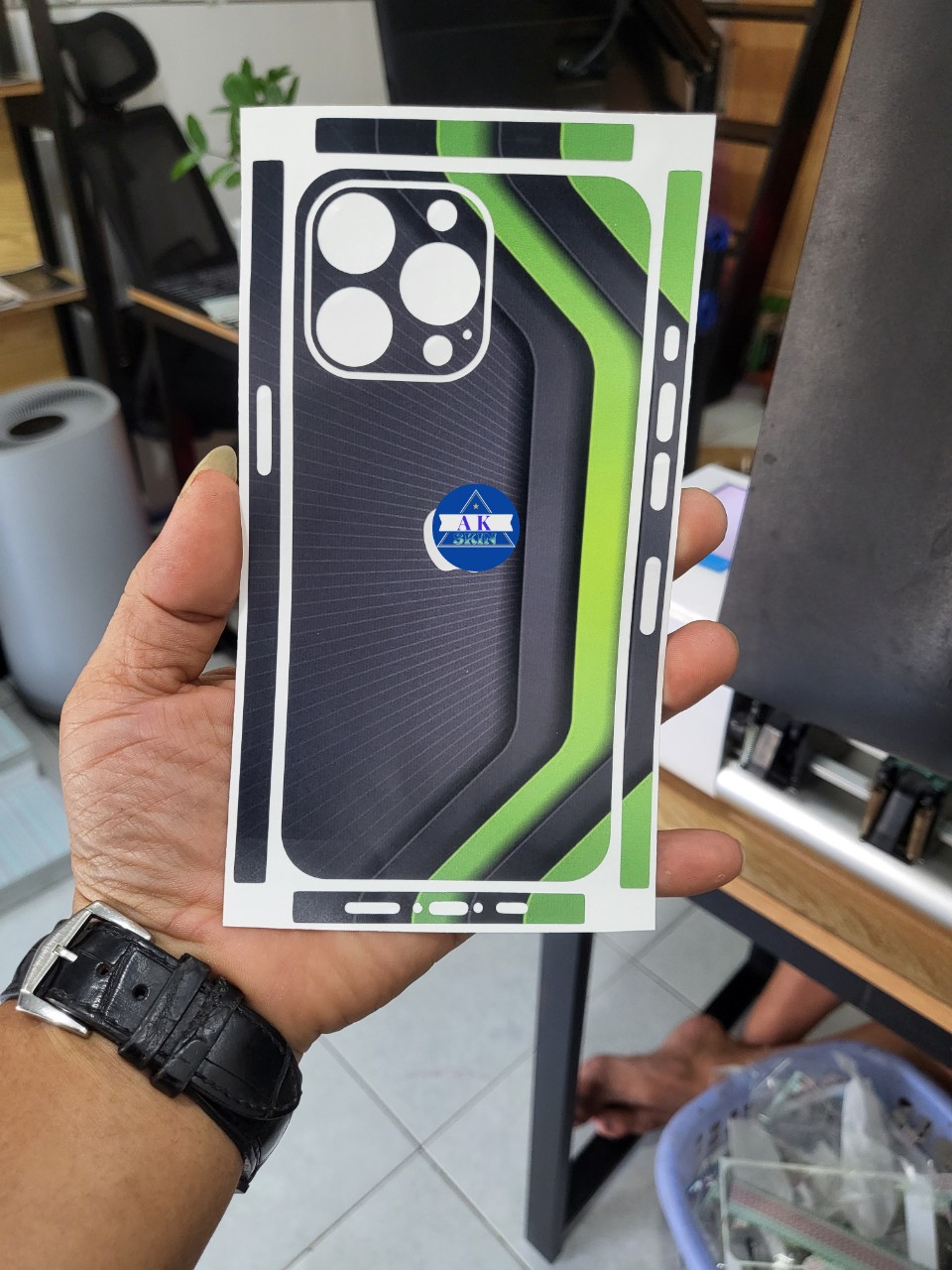 Miếng Dán skin 3M lưng viền rời dành cho IP 12 đến 15 pro max, bảo vệ máy chống trầy xước và làm đẹp tạo thêm diện mới.