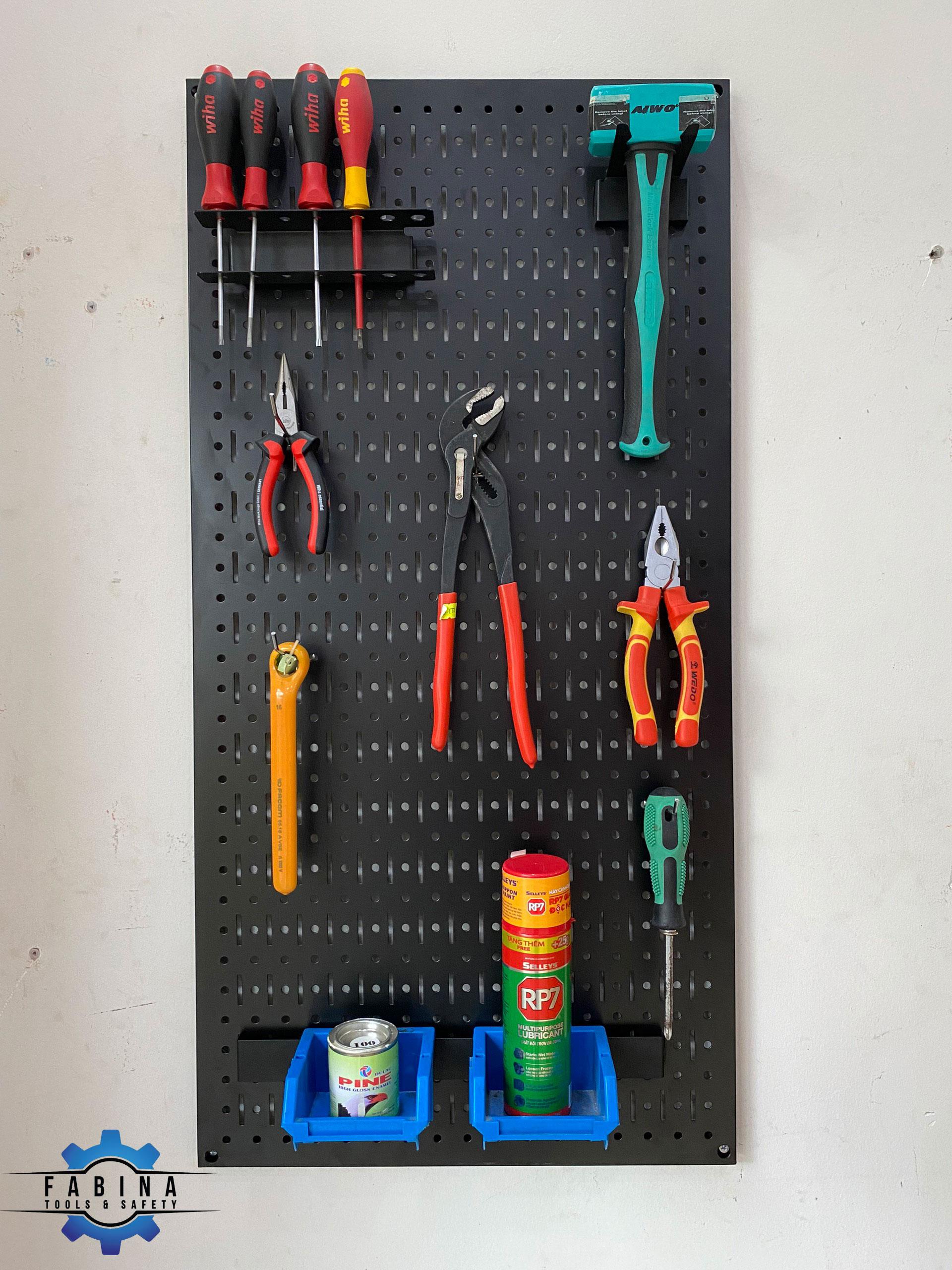 Tấm lưới pegboard treo dọc 45x90cm màu đen kèm phụ kiện treo