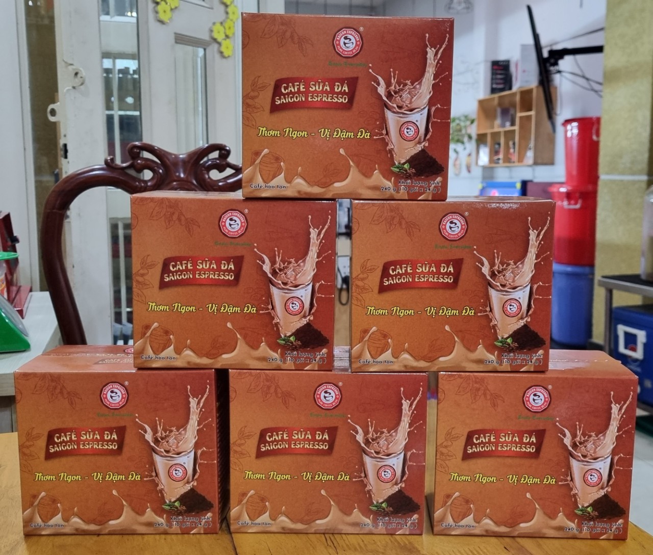 Cà phê sữa đá Saigon Espresso hòa tan, HỘP GIẤY 10 gói, 24g/gói. KLT : 240g/Hộp