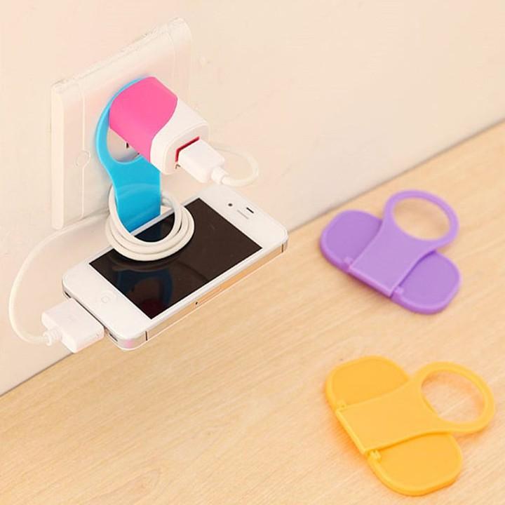 Giá đỡ điện thoại khi sạc