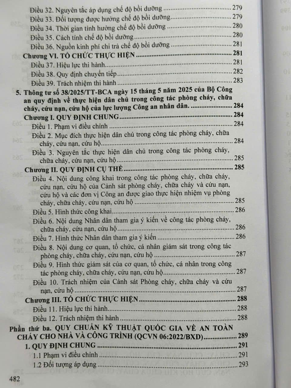 Sách Luật Phòng Cháy, Chữa Cháy Và Cứu Nạn, Cứu Hộ – Hệ Thống Văn Bản Quy Định, Hướng Dẫn Chi Tiết Thi Hành (V2586T)