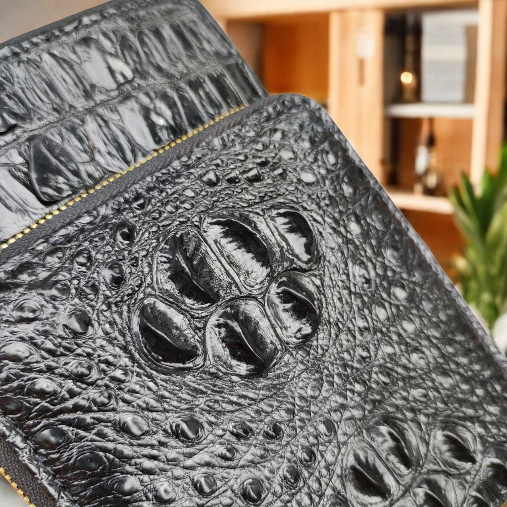 Túi đeo ngực nhỏ gọn Thiết 3 khóa nhiều ngăn. Gù gia cá sấu rất đẹp!