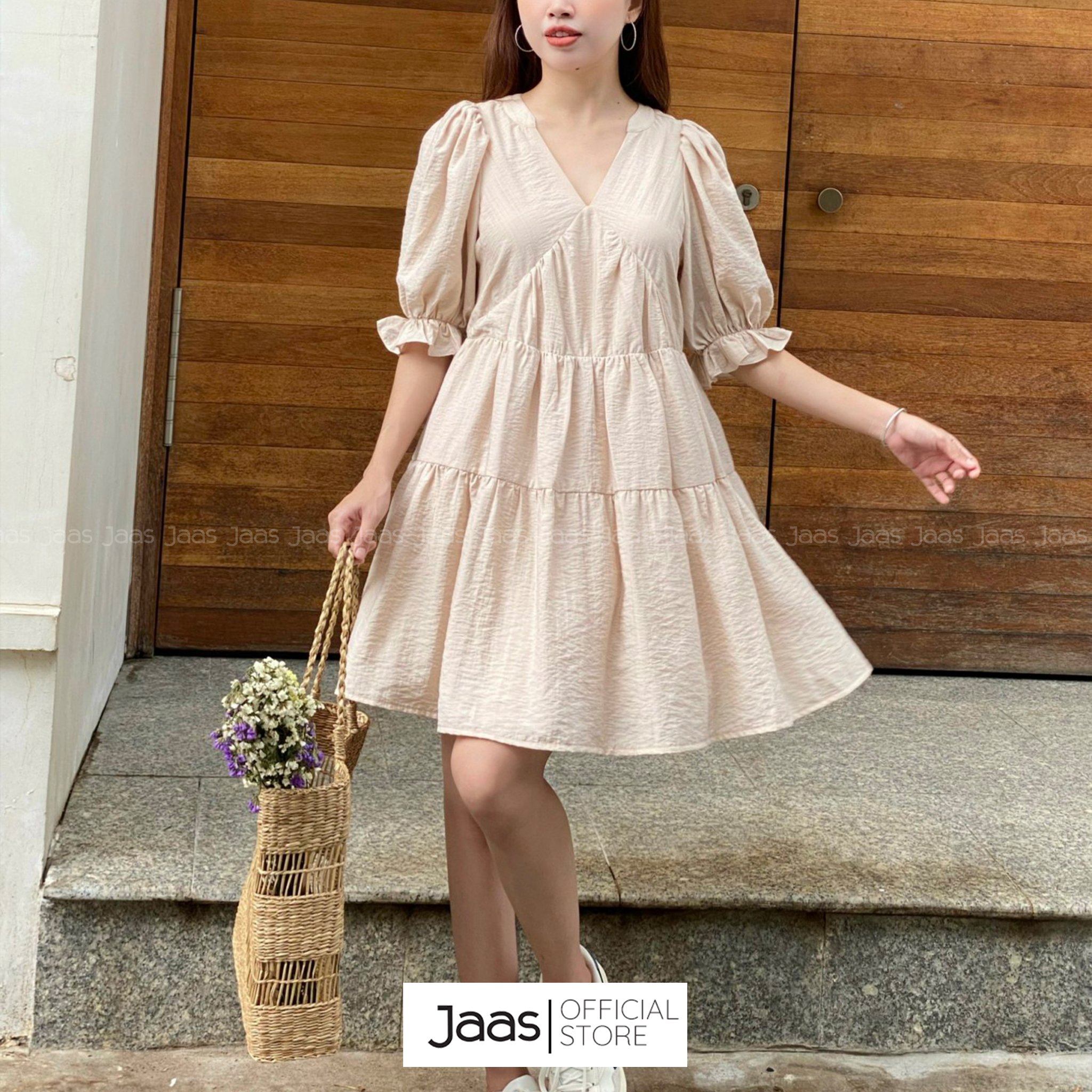 Đầm babydoll tay phồng dáng xòe nhiều tầng cổ chữ V