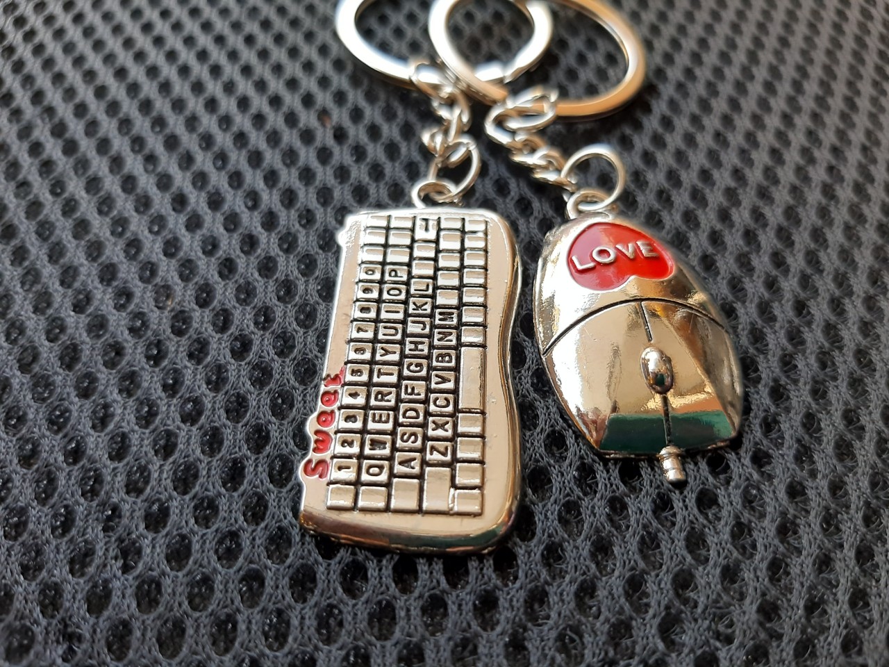 Hình ảnh móc khóa cặp đôi hình bàn phím và con chuột, món quà tặng ý nghĩa