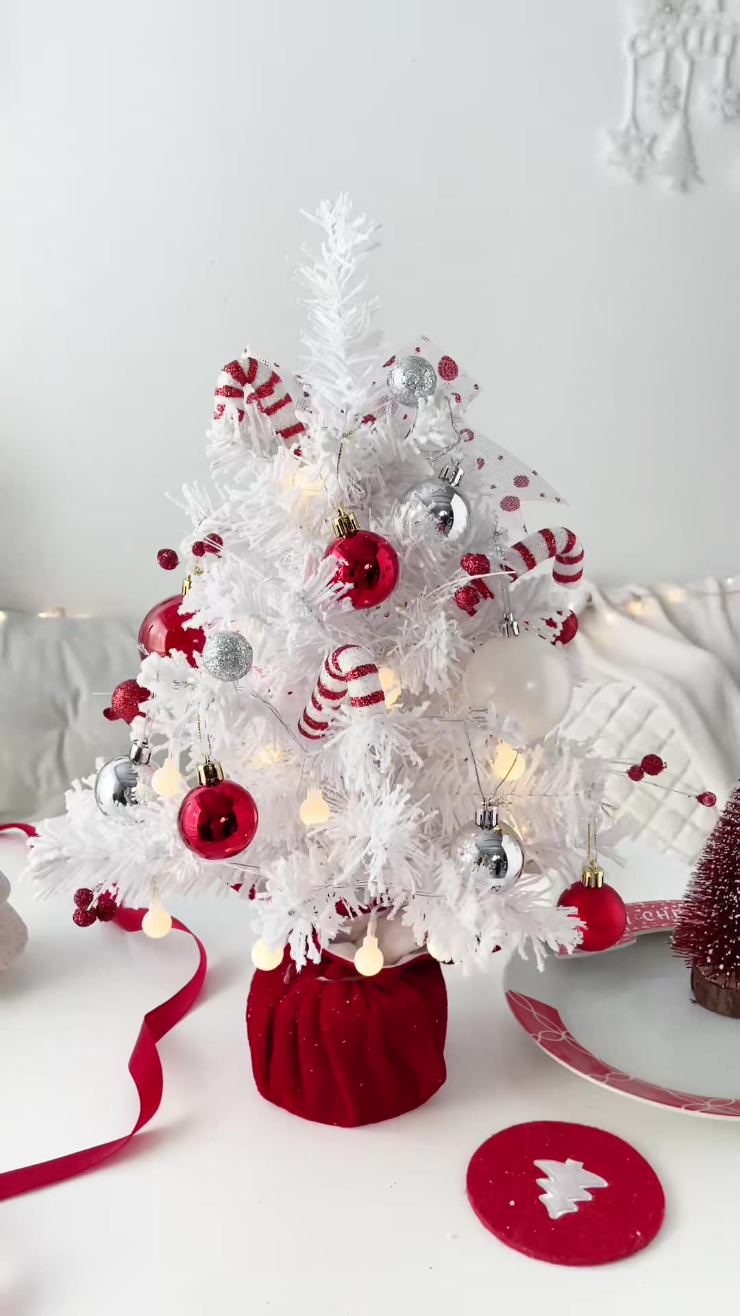 Hộp nhạc cây thông đỏ dây cót trang trí noel có nhạc, tự xoay tròn