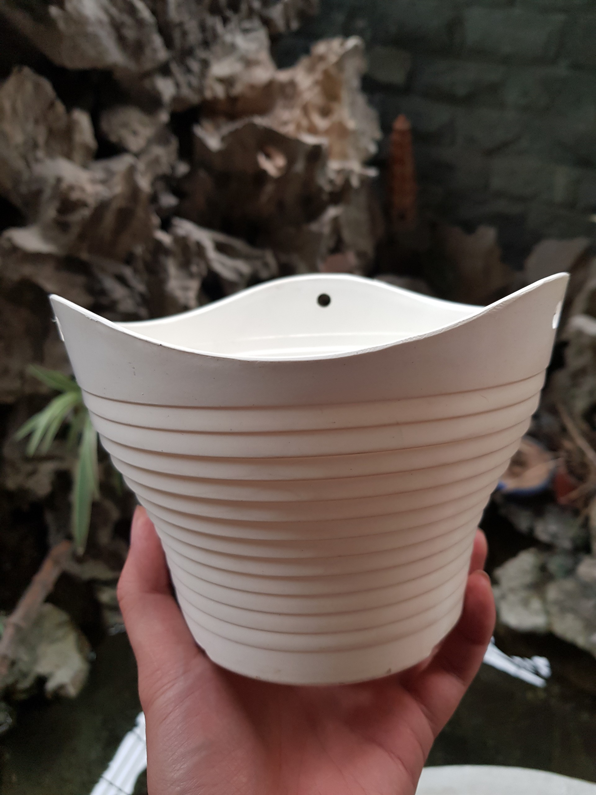 5 Chậu Sóng Trồng Hoa Bằng Nhựa Có Móc Treo Đường Kính Miệng 18cm