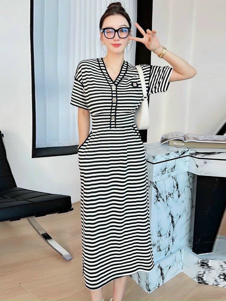 ĐẦM SUÔNG THUN SỌC NGANG CỔ V