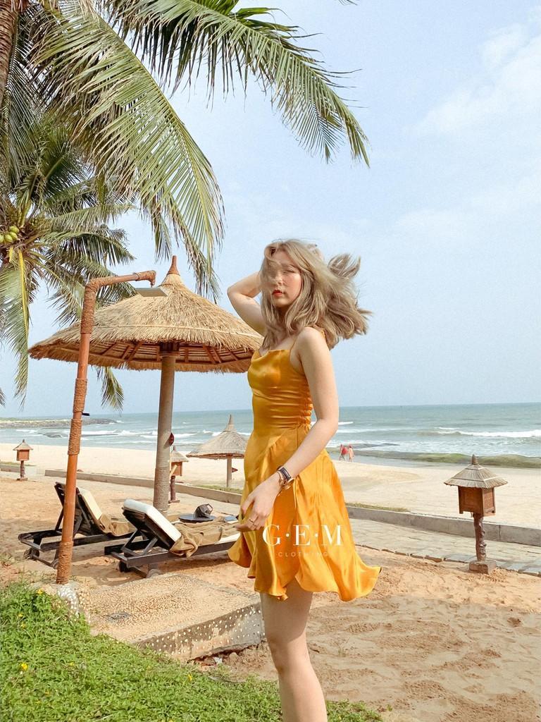 Đầm thiết kế lụa vàng hai dây Stella Dress Gem Clothing SP000844