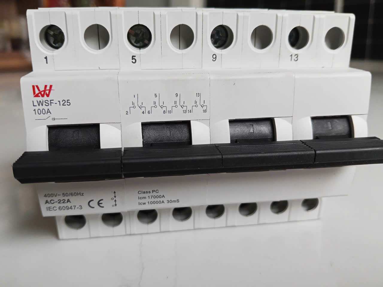 CB đảo chiều 2 nguồn điện 3 pha 380V 4P 63A-100A mẫu mới 2025