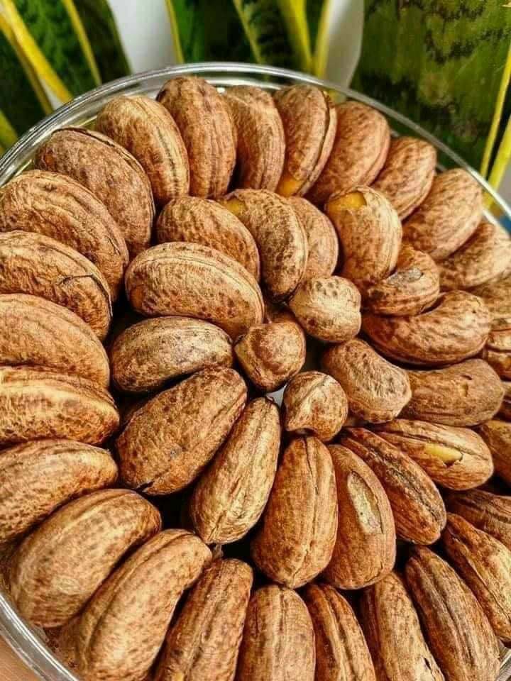 Hạt điều RANG MUỐI xếp hoa