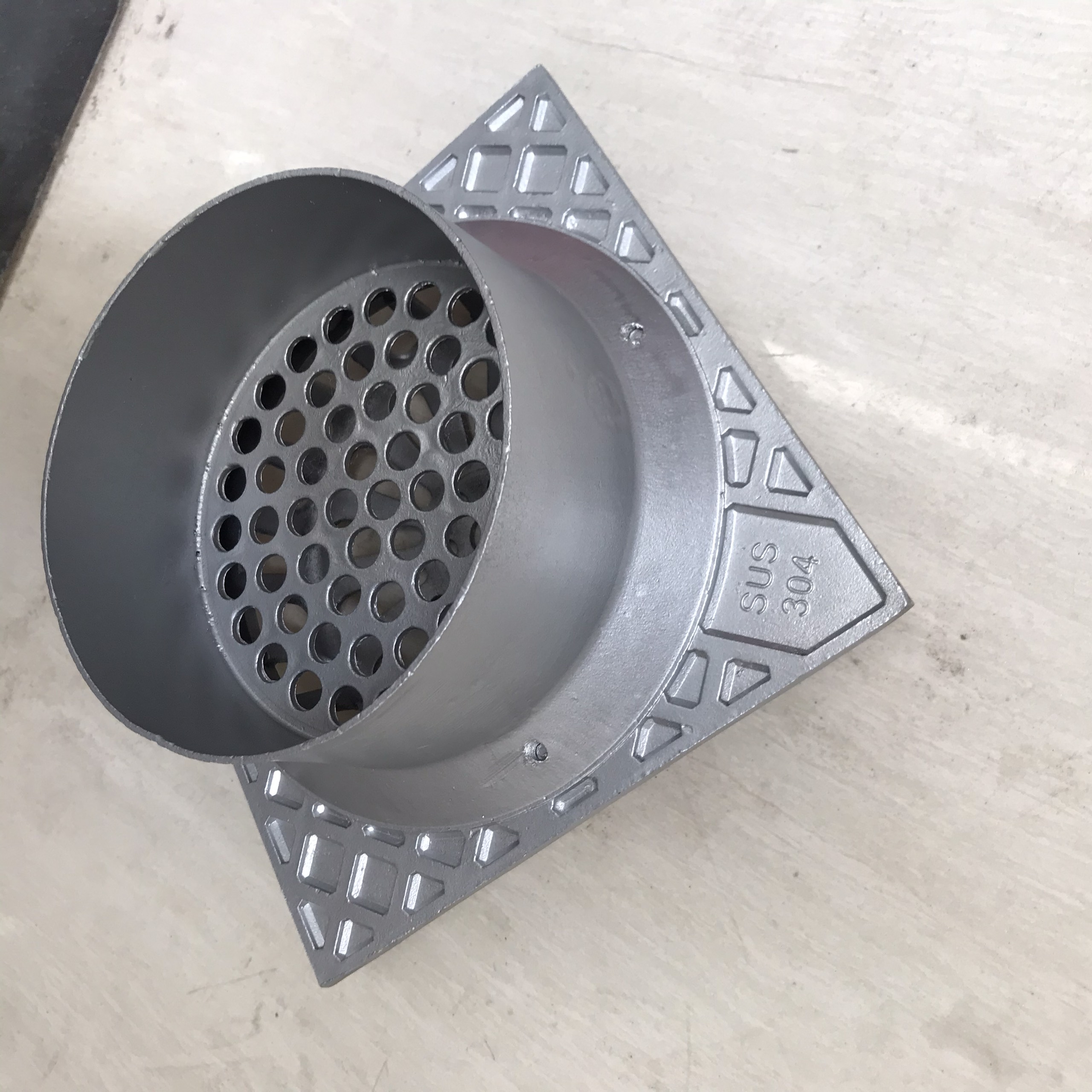 Cầu chắn rác 180x180mm Ø 168 đúc nguyên khối GL SUS304, không gỉ, tuổi thọ cao, chịu lực lớn