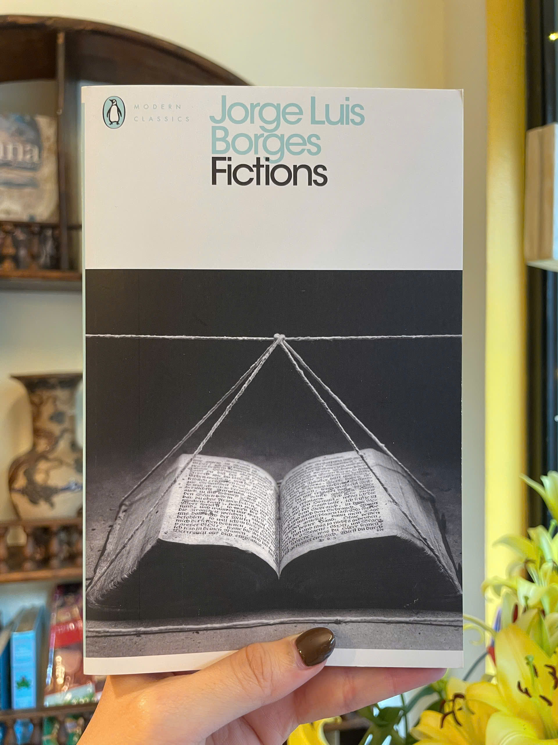 Sách - Fictions by Jorge Luis Borges | Short Stories / Classics / Ngoại văn Kinh điển Nhập khẩu