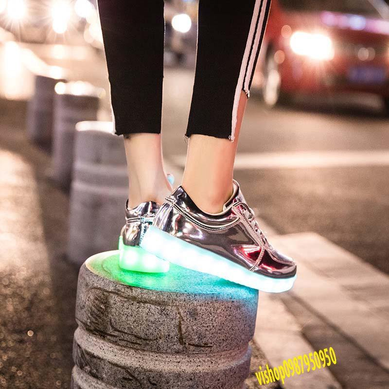 Bán ( sẵn )giày phát sáng bạc bóng - phát sáng đèn led 7 màu 8 chế độ công tắc tùy chỉnh
