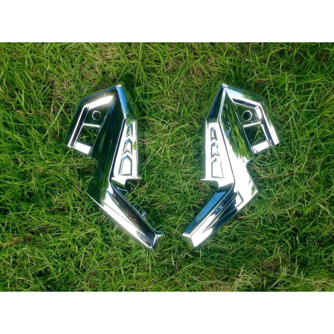 ỐP GÁC CHÂN SAU CHO AIRBLADE 2020 XI INOX